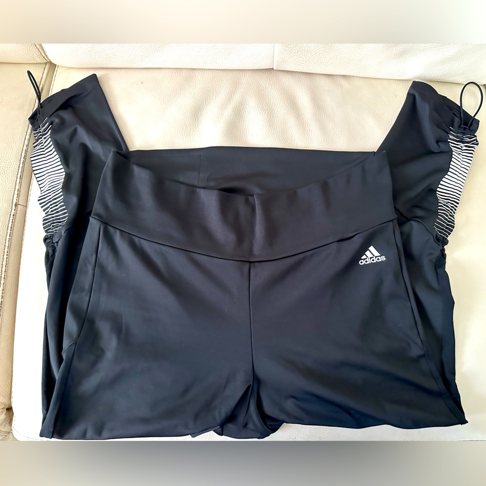 Adidas black leggings with pull string ankle. Beautiful! size xl 🖤